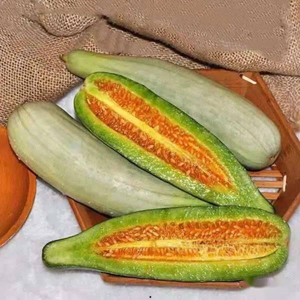 外国人吃羊角蜜瓜视频,品尝中国夏日甜蜜滋味